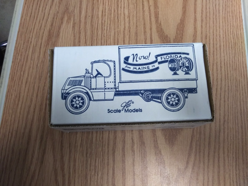 Ertl 1935 Mack Freight Bank Die Cast Now from Maine to Florida FREE SHIPPING - Picture 7 of 12
