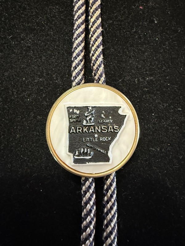 Vintage 1959 Arkansas Souvenir Bolo Tie - Goldtone With State Map