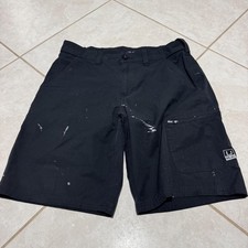 Huk Shorts Mens Medium Black Fishing Zip Pocket Quick Dry Stretch Cargo Vented