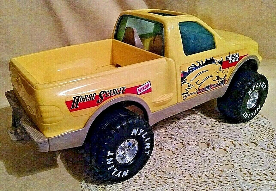 Ford F-150 Nylint Horse Stables Yellow Beige Plastic 1997 Large Blue Windshield - Image 2 of 4