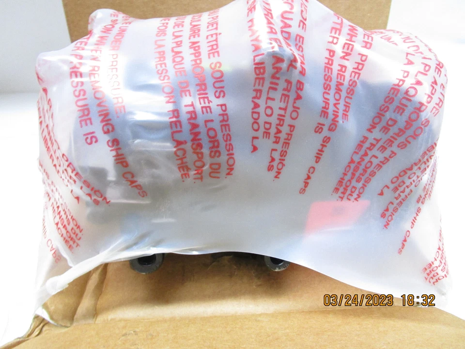 A/C Compressor-Compressor 4 Seasons 67282 Reman fits 03-08 Pontiac Vibe - Imagem 3 de 4