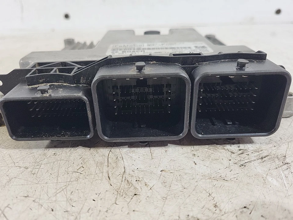 Ford Fiesta Mk7.5 TSCI 5 portas 2012-2017 Ecu (motor) UGJC DA6A-12A650-MA M83 - Imagem 2 de 4