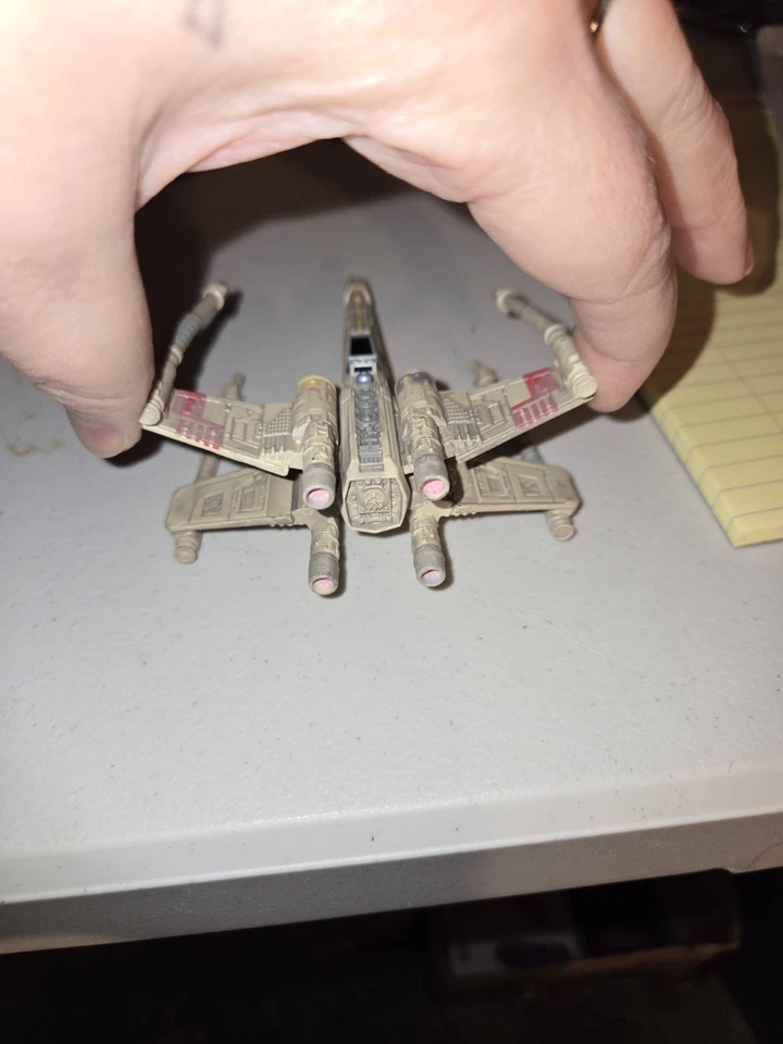 Винтажный миниатюрный истребитель X-Wing из Star Wars - Изображение 3 из 4