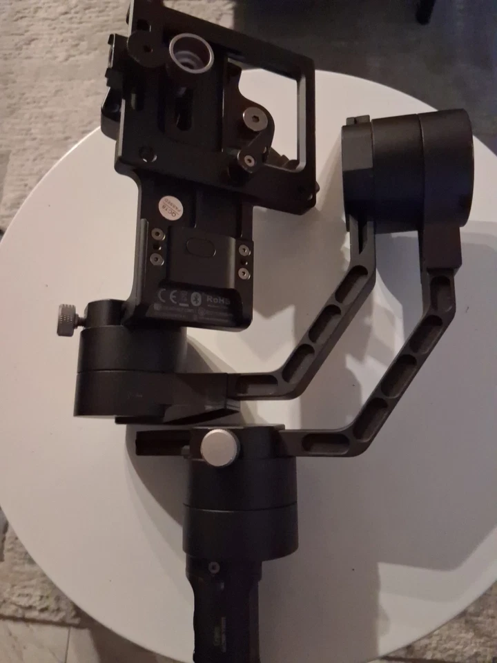 Estabilizador cardán de mano de 3 ejes Zhiyun Crane v2 Foto 4 de 4