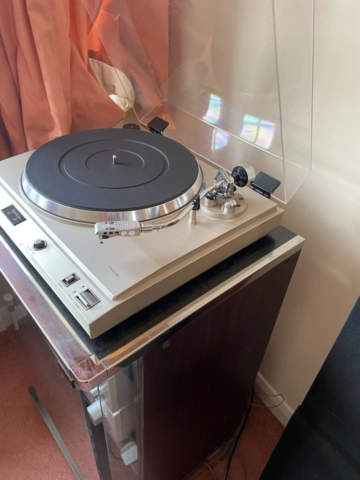 Toshiba SR-Q550 turntable with Aurex tuner and amplifier. Glass cabinet included - Image 2 of 4