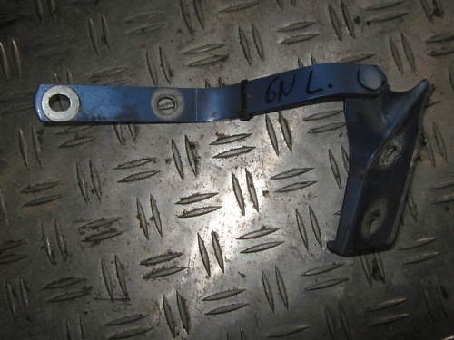 VW Polo 6N, Motorhaubenscharnier links