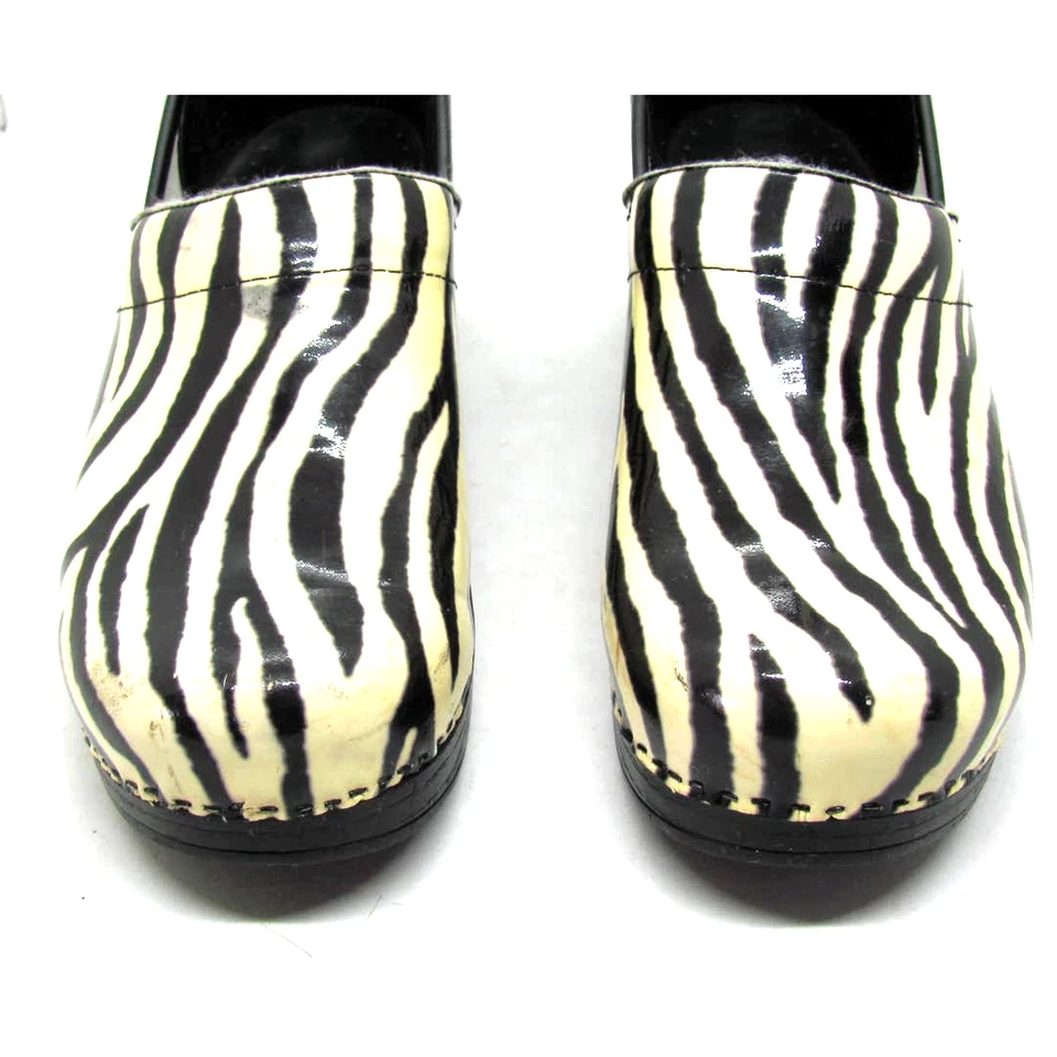 Zueco de cebra de charol profesional Dansko para mujer con espalda cerrada 37/6,5-7 Foto 3 de 4