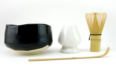 Schwarz glasiertes japanisches Matcha Teeservice/Set - Matchaschale, Löffel, Schneebesen & Ständer