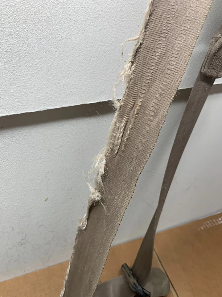 Retractor de cinturón de seguridad beige OBS Chevy GMC CK1500 1988-1998 camioneta Silverado Foto 3 de 4