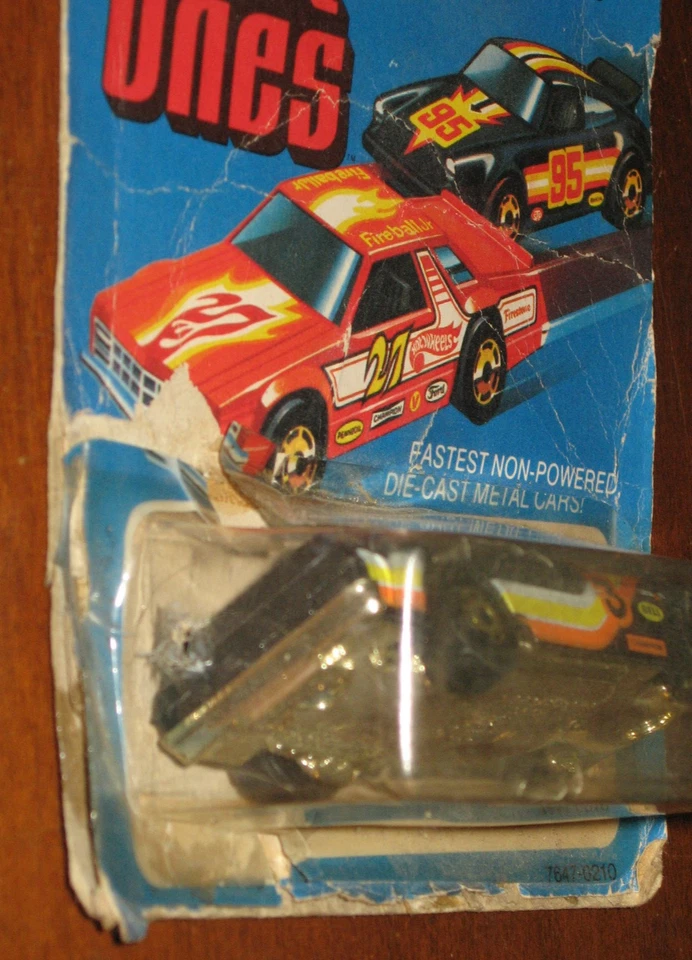 1981 HOT WHEELS #7647 TORINO STOCKER UNPUNCHED CARD POOR CONDITION - Image 4 of 4