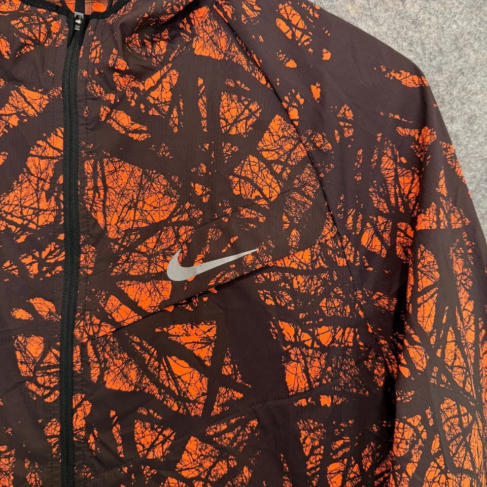 Chaqueta para Correr Nike Enchanted Impossiblemente Ligera Para Hombre Mediana Bosque Naranja Camuflada Foto 4 de 4