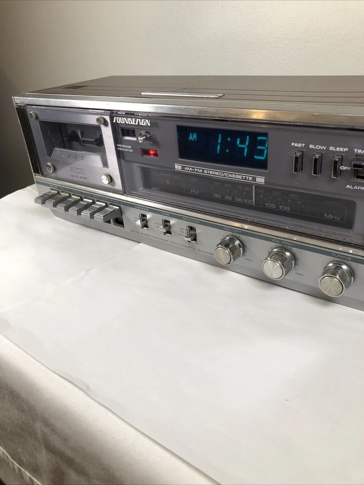 Receptor estéreo casete/grabador vintage Soundesign PLL modelo 3888 AM-FM Foto 2 de 4