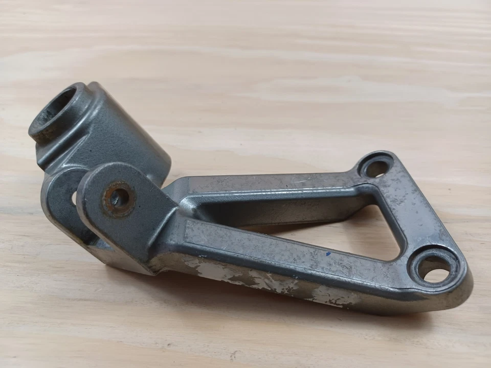 (D) Kawasaki ZX6R F1 F2 F3 Ninja 1995 - 1997 Rear Right Pillion Hanger Mount - Image 4 of 4