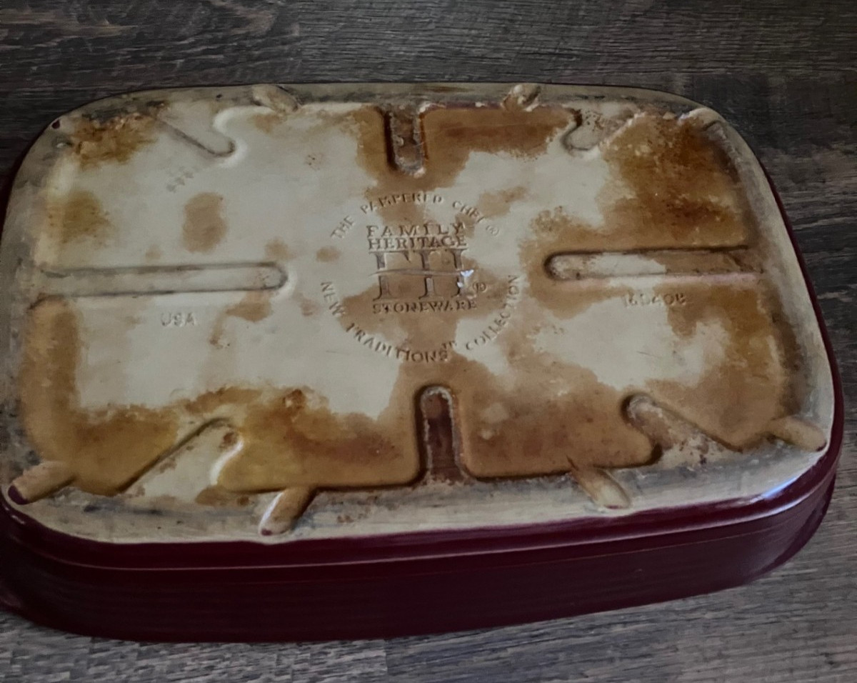 PAMPERED CHEF- FAMILY HERITAGE STONEWARE- RECTANGULAR BAKER- CRANBERRY