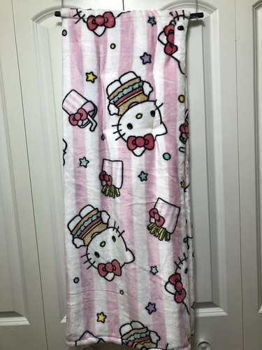 Hello Kitty Burger Feinschmecker Plüschwurf 50x70 DECKE VIRAL, NEU MIT ETIKETT, TIKOK, NEU 🙂 - Bild 2 von 3