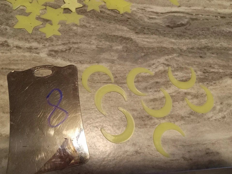 134 piece glow in the dark crescent moon planet earth shooting star Wall ceiling Foto 3 de 4