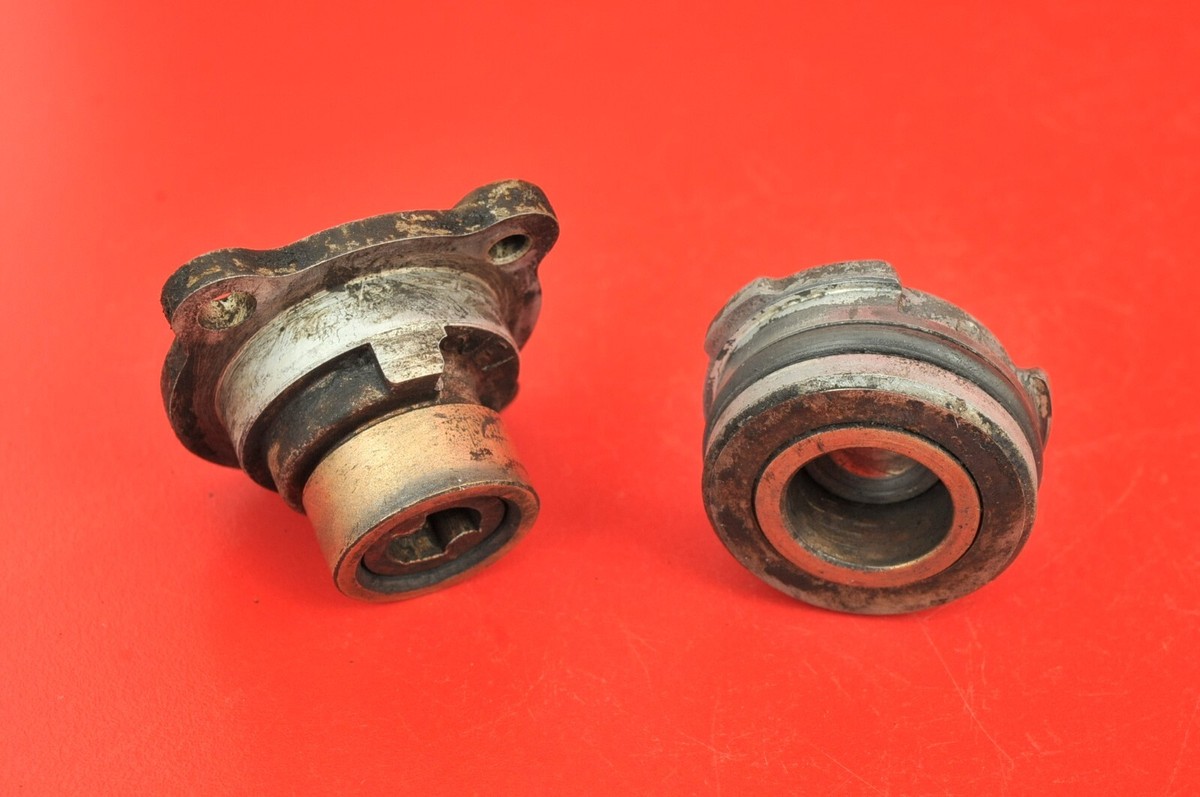 1995 Yamaha Yz250 Left Side Power Valve Holder Mount Cylinder