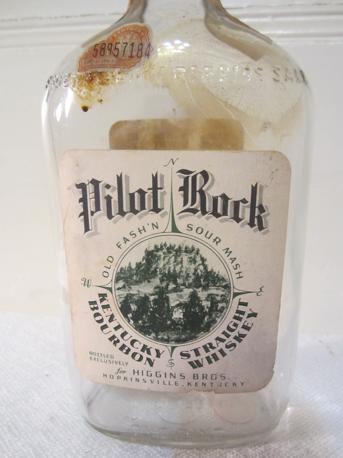 1940 Pilot Rock whiskey bottle Higgins Hopkinsville Ky Bonds Mill