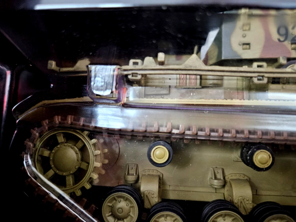 Forces of Valor German Medium Tank IV Ausf. Eastern Front 1/24 Scale - Image 4 of 4