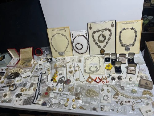 VINTAGE ANTIQUE  Rhinestone Costume Jewelry Lot TRIFARI ,CORO, SARAH, GP &SILVER