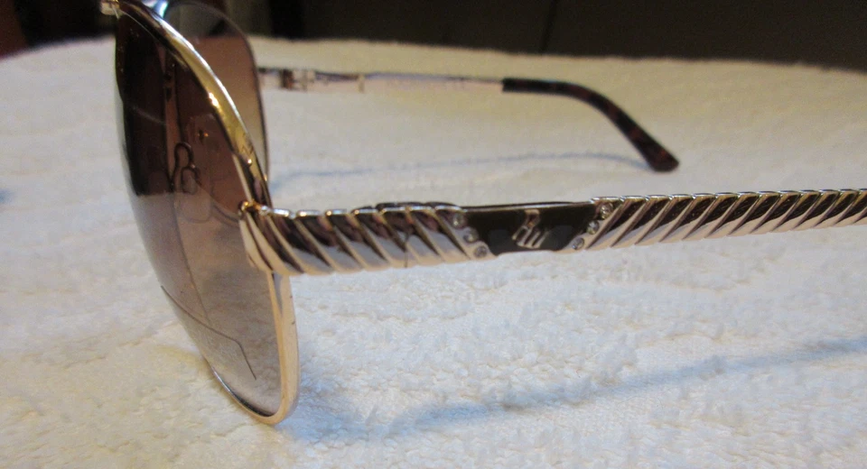 NUEVAS GAFAS DE SOL ROCAWEAR CON BORDE METÁLICO DORADO PARA MUJER  Foto 3 de 4