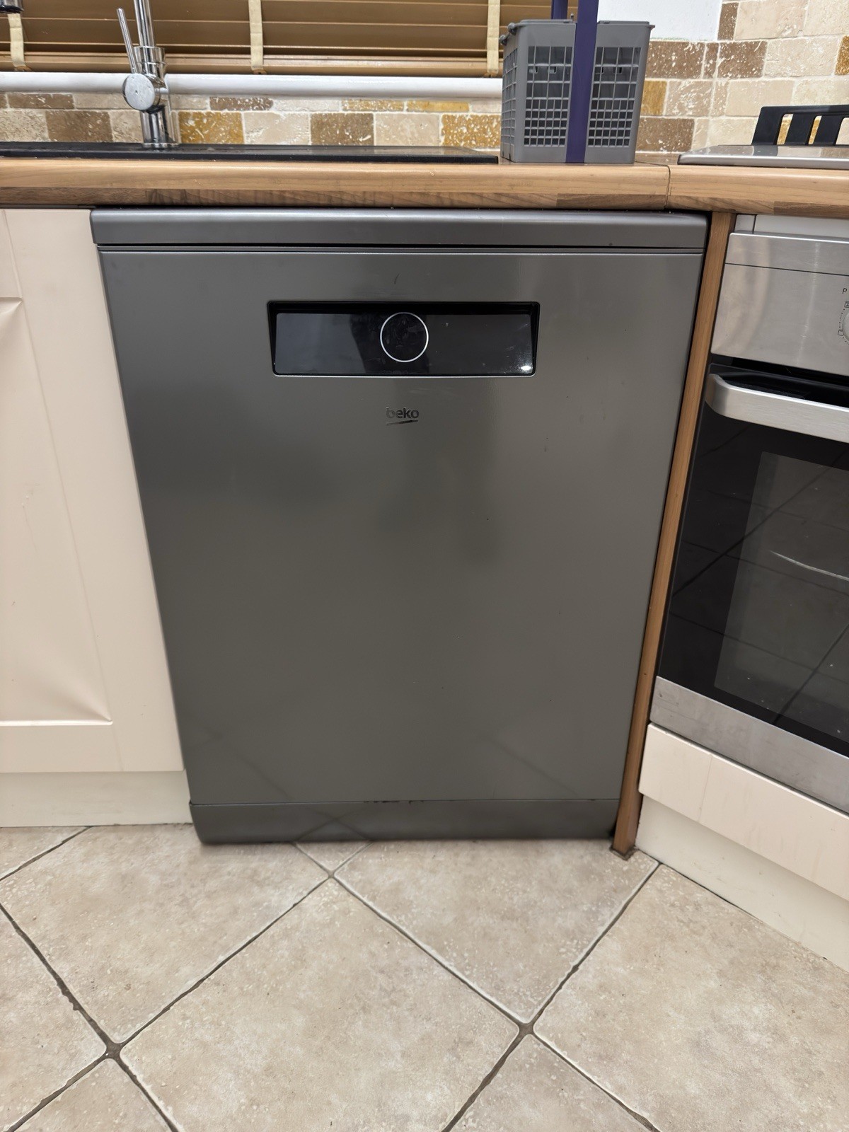 Beko B Pro 500 Corner Intense Free Standing Full Size Dishwasher Grey