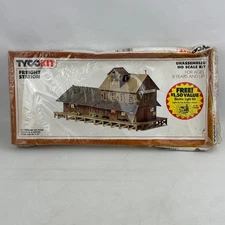 Tyco Freight Station Unassembled Ho Scale Kit Plastic Model Building 7785