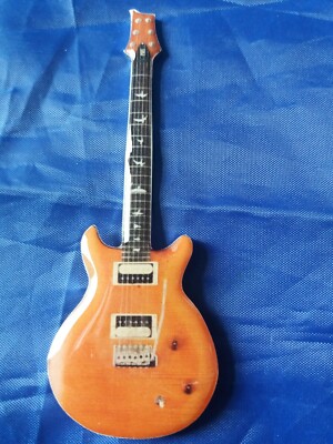 Carlos Santana Edelstahl Kühlschrankmagnet in Gitarrenform