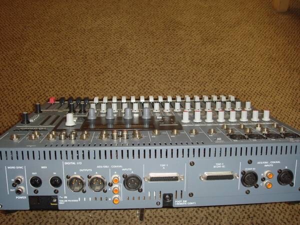 TASCAM【TM-D1000】デジタルミキサー【美品】 TASCAM TMD1000 16 Channel Digital Mixer Recording and Live
