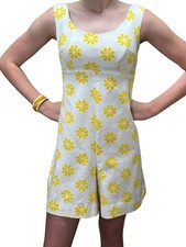 Sz XS Vtg 60s Romper FLOWER POWER CULOTTES Shorts Skort Yellow Daisy Playsuit