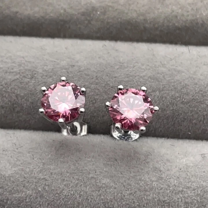 Tachuelas solitarias de diamantes rosados tratados certificados de 4,50 quilates de plata de ley 925 Foto 4 de 4