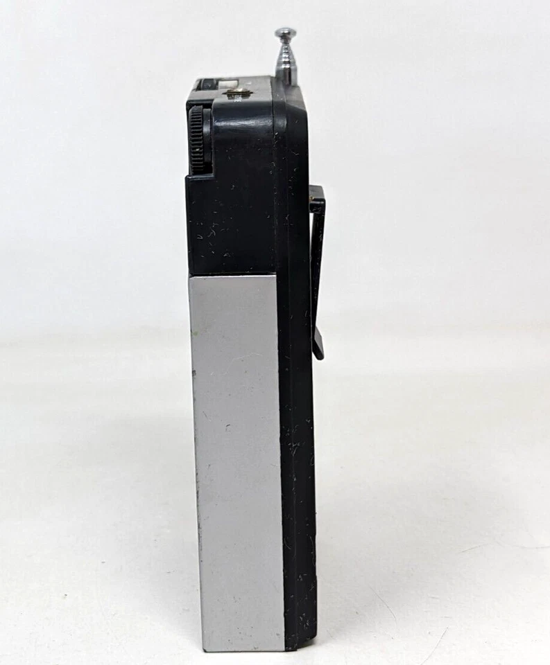 Antigo rádio de bolso portátil Jasco AM/FM modelo 894 e fones de ouvido testados funcionam LT22 - Imagem 3 de 4