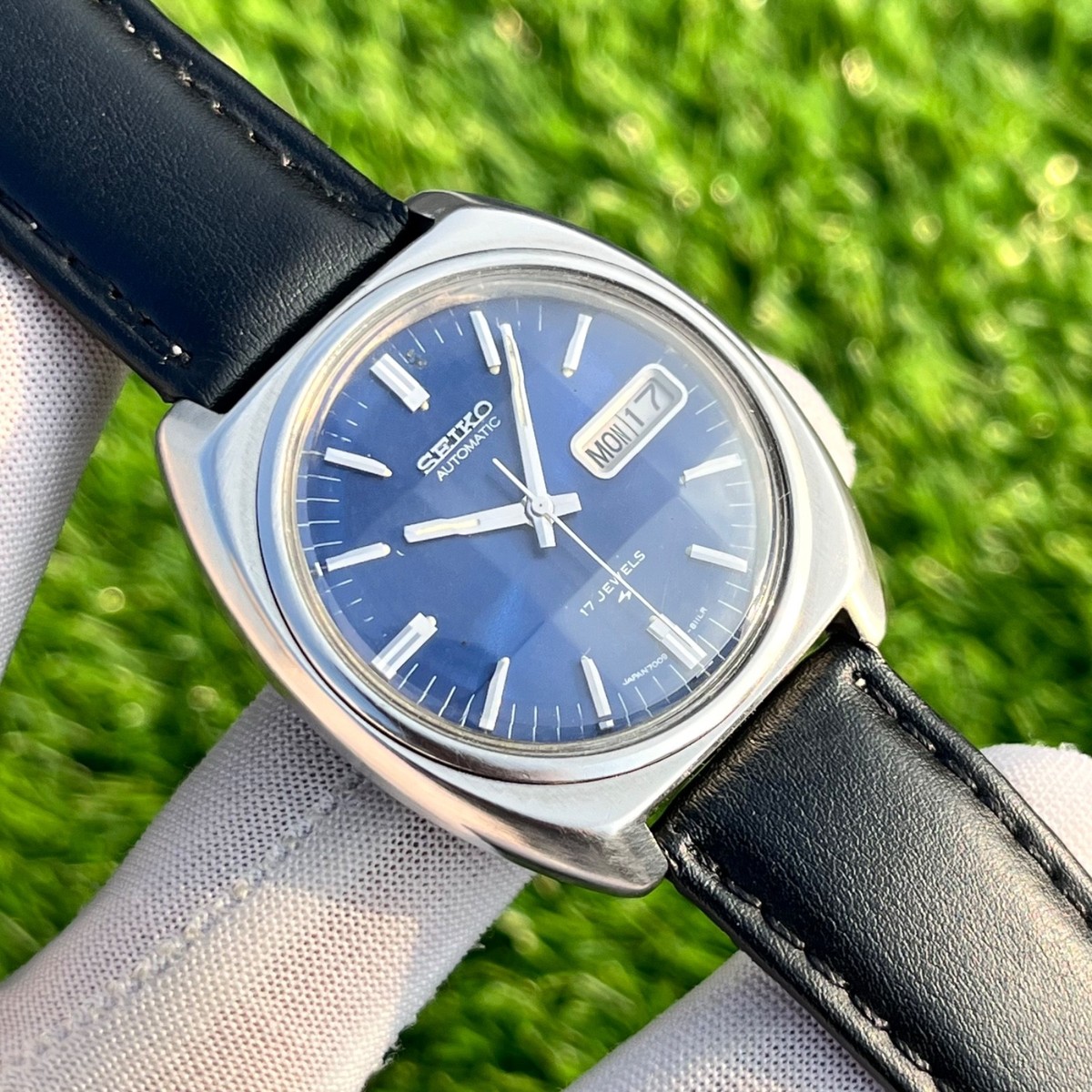 Vintage Seiko Automatic Blue Sunburst Dial 17J Japan Made Men's