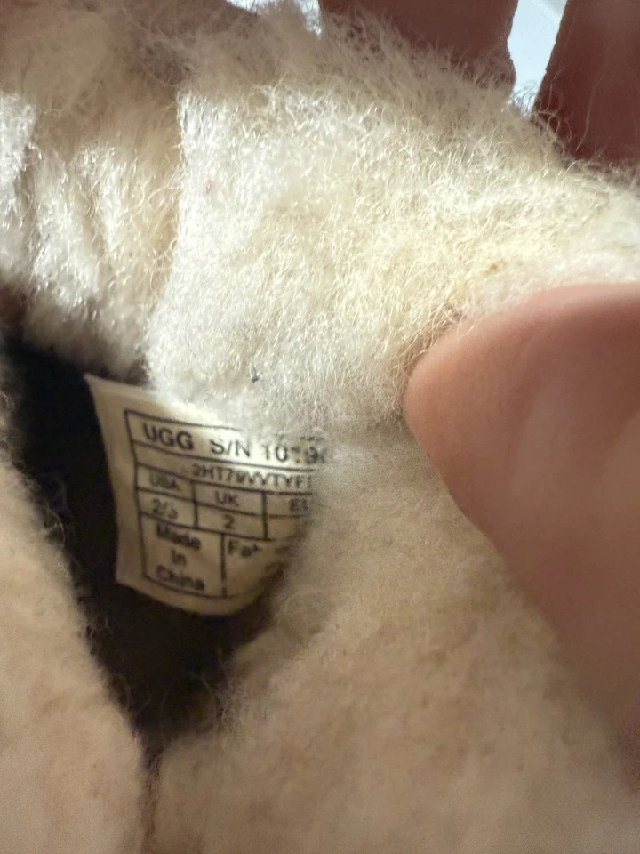 婴幼儿女孩 UGG Jesse Bow Ii 金属靴,尺寸 2/3 M - 金属色 — 第 4/4 张图片