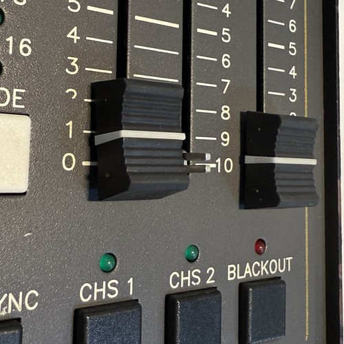 NSI Leviton MC7008 8-16 Channel Lighting Controller Powers On - READ - N16 - Picture 6 of 13