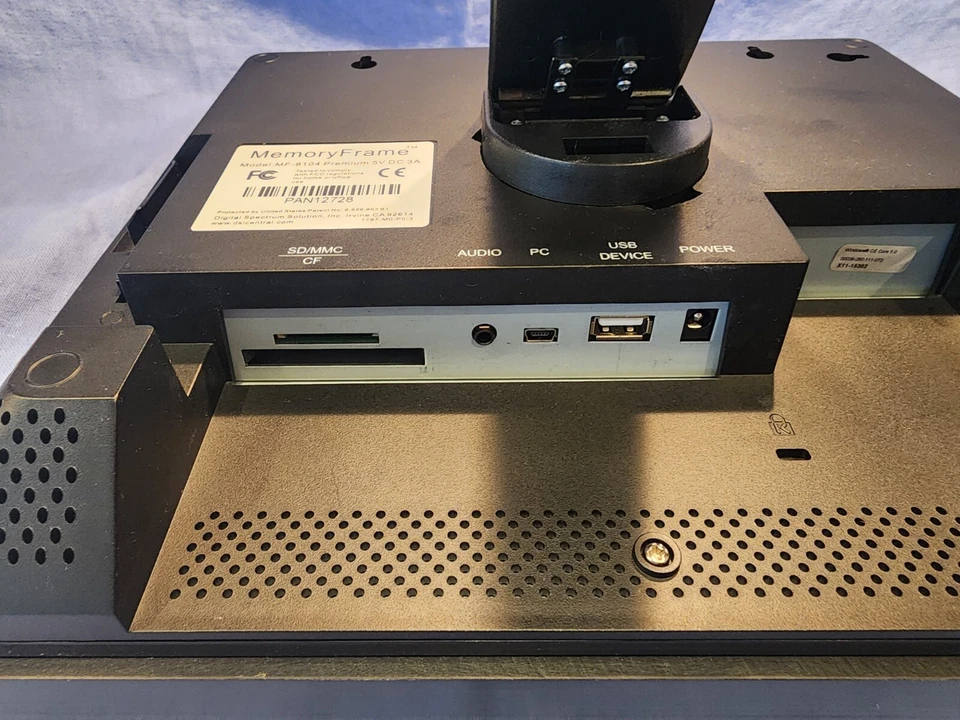 Digital Spectrum MF-8104 10.4" Digital Picture Frame - Original Packaging - Image 4 of 4