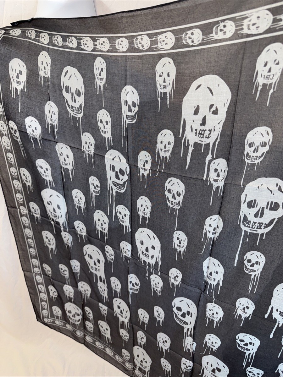 NWT Alexander McQueen Dripping Skulls Gray Scarf 406292 Silk