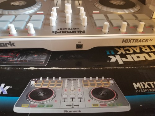 Controlador de DJ digital Numark Mixtrack II alimentado por USB - Picture 1 of 8