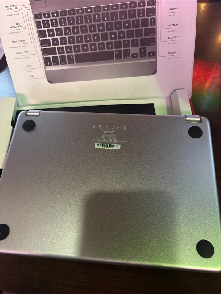 BRY1011 9.7" Keyboard Case for Apple iPad 6th Gen (2018) and 5th Gen (2017) NIB - Image 4 of 4