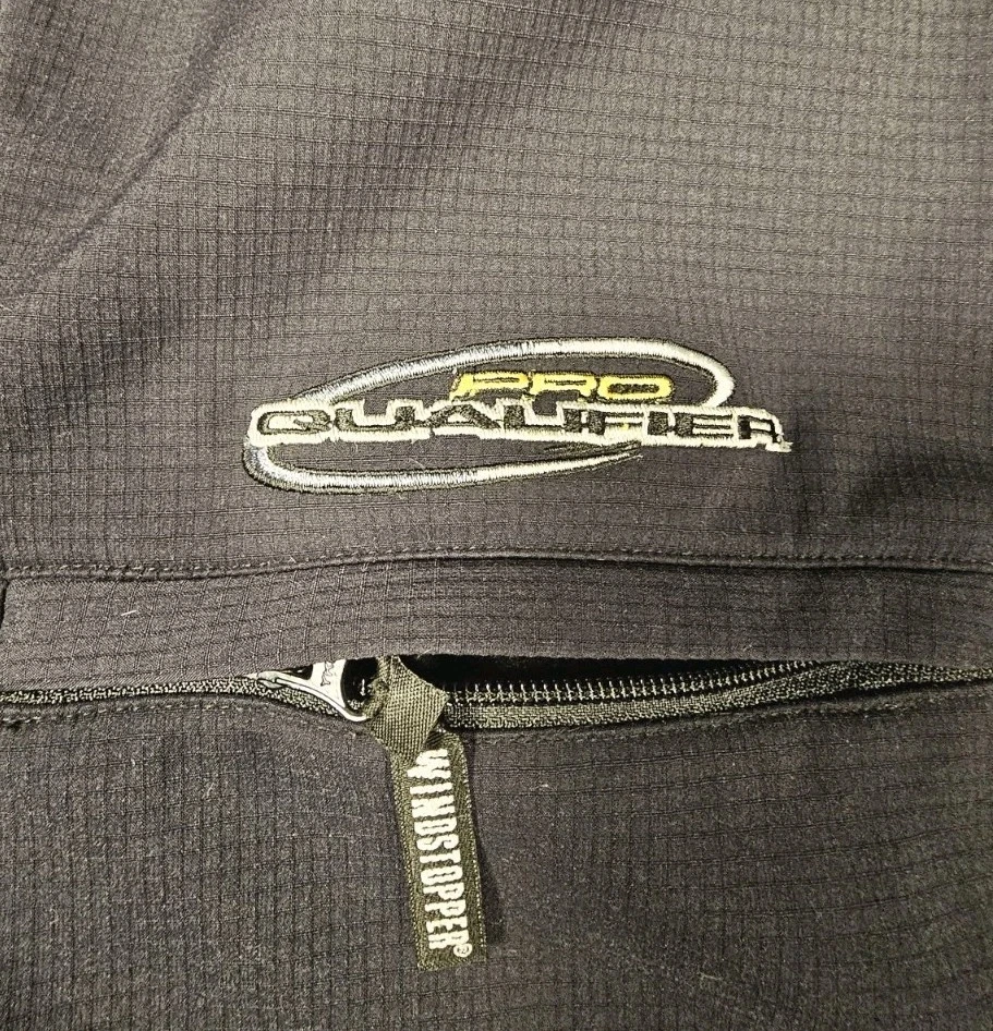 Bass Pro Shops Du-All Pro Qualifier GORE® WINDSTOPPER® 软壳夹克 — 第 2/4 张图片