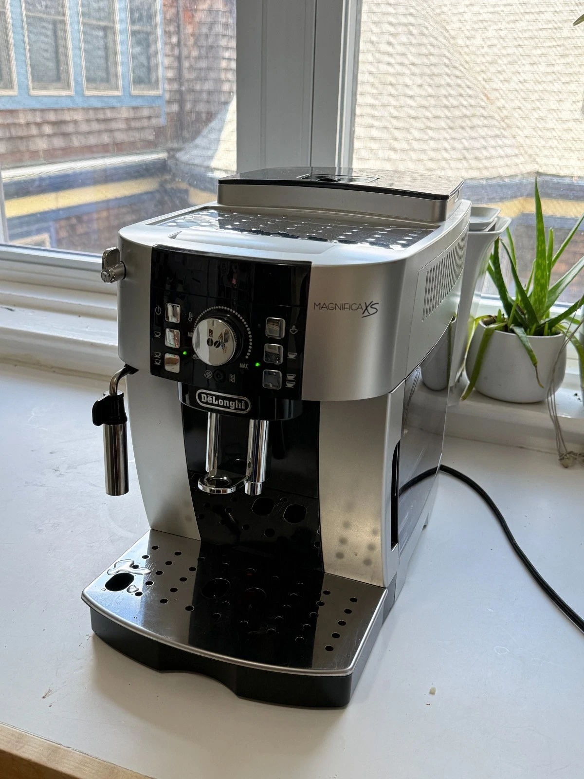 DeLonghi Magnifica XS super automatic espresso machine (bean to cup)
Opens in a new window or tab