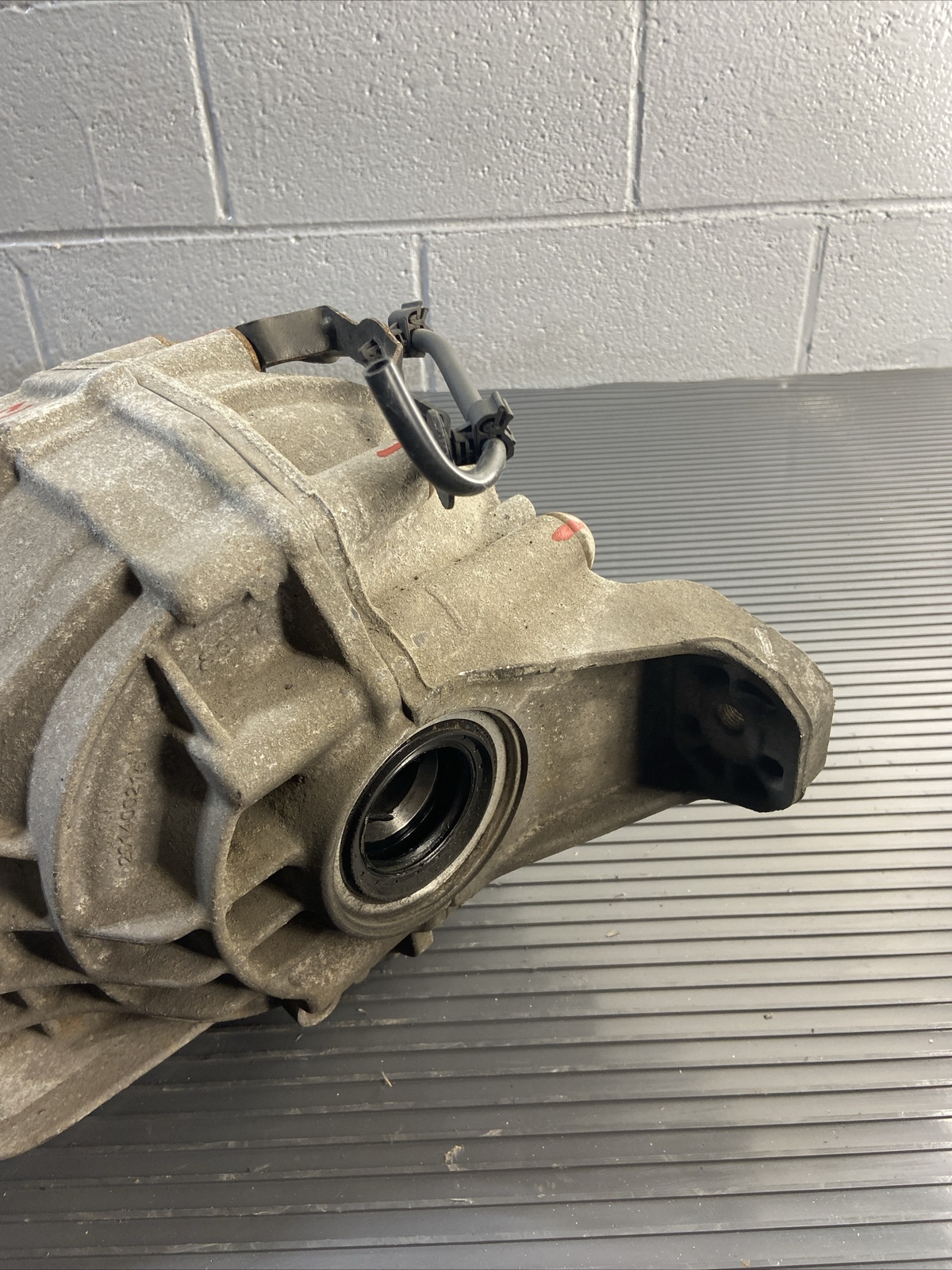 2017-2020 Maserati Levante Rear Differential Axle AWD Drivetrain OEM Assembly