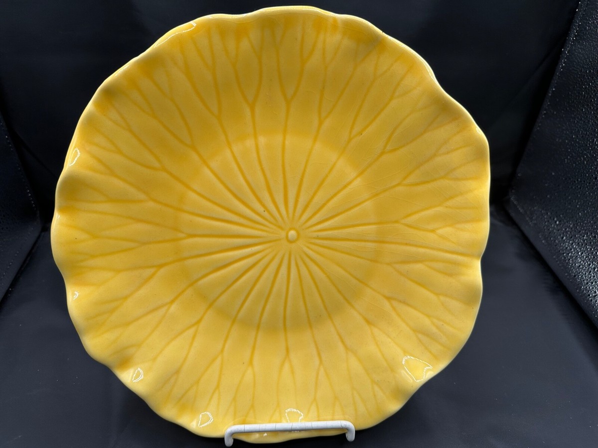 Metlox Poppytrail LOTUS Yellow Dinner Plate 11” California Pottery