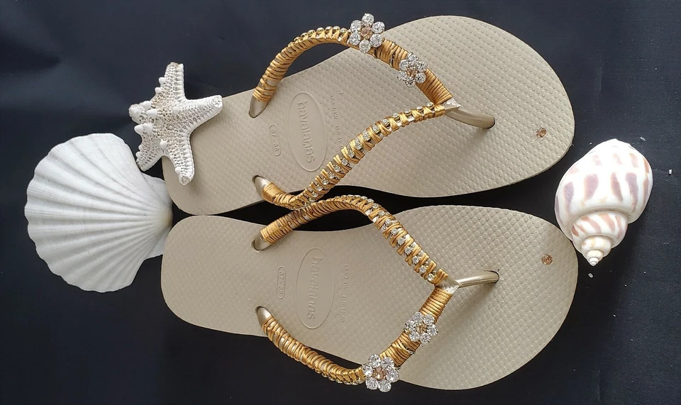 Chanclas Havaianas Brasileñas Personalizadas con Dijes y Cristales para Mujer Foto 3 de 4