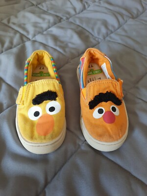 Preowned SESAME STREET TOMS Ernie Bert Canvas Slip-on Sneaker Toddler  Size