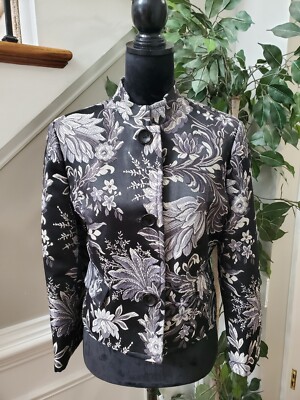 Tapemeasure Women's Black White Floral Long Sleeve Three Button Casual Jacket 16