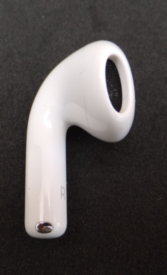 Apple AirPods 第4世代　A3050 Apple AirPods 4 Right Ear Bud A3050 Good Condition 4th Generation