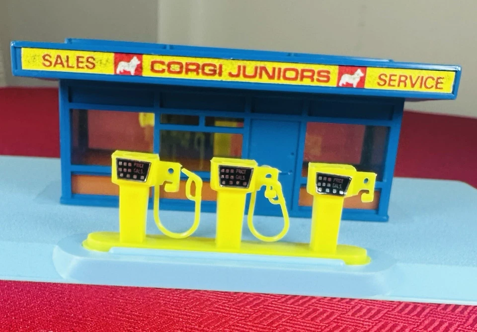 VINTAGE CORGI JUNIORS HUSKY MODELS DIE CAST SALES SERVICE STATION -  UK - Image 3 of 4