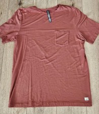 EUC Vuori Shirt Mens L Light Red Micro Stripe Pocket Short Sleeve Linear Tech