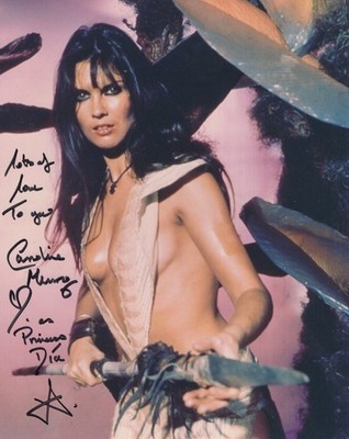 At the Earth s Core SciFi Film 8x10 Foto signiert von Caroline Munro